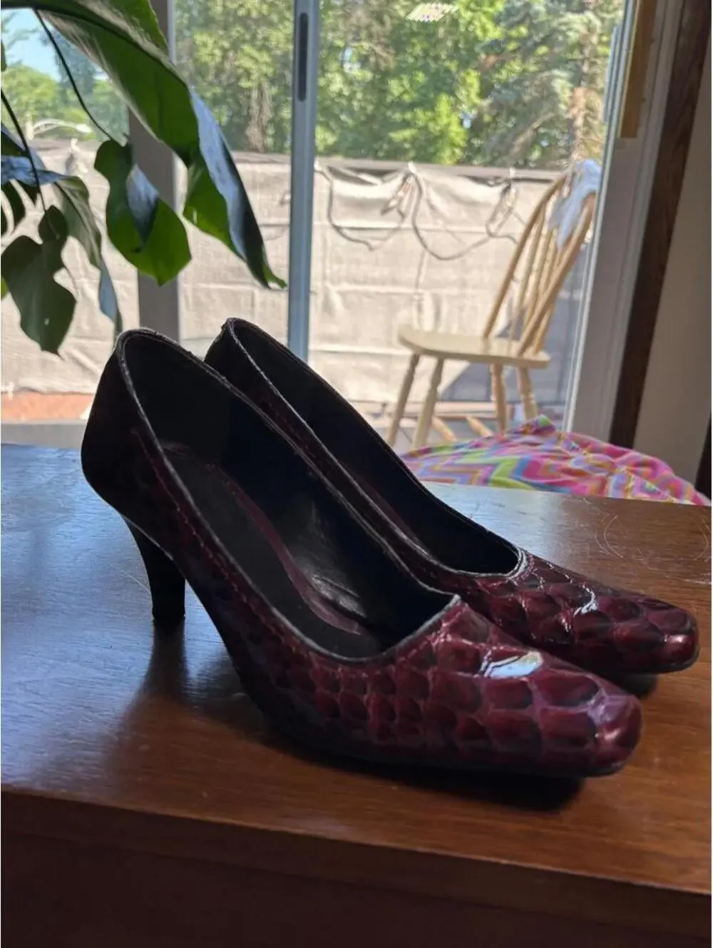 Aerosoles Burgundy snakeskin print leather pumps in US 7.5 #glamour #courts